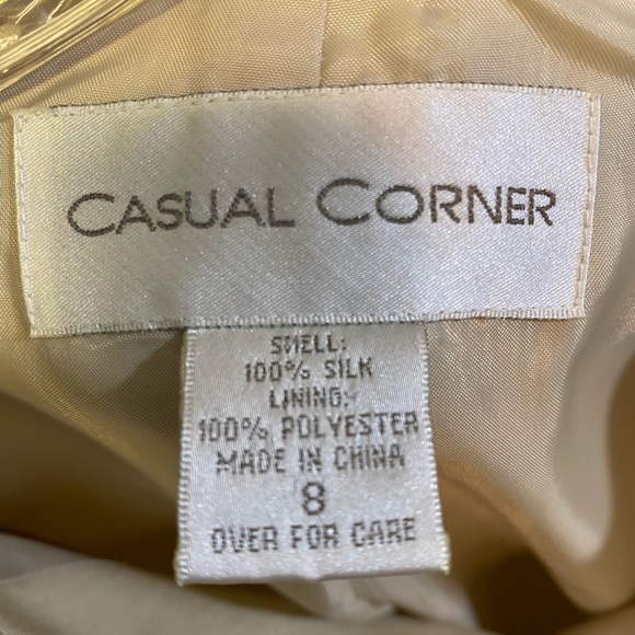Casual Corner Vintage 100% Silk Tan Silk Blazer with Pockets Safari Inspired - Picture 7 of 8
